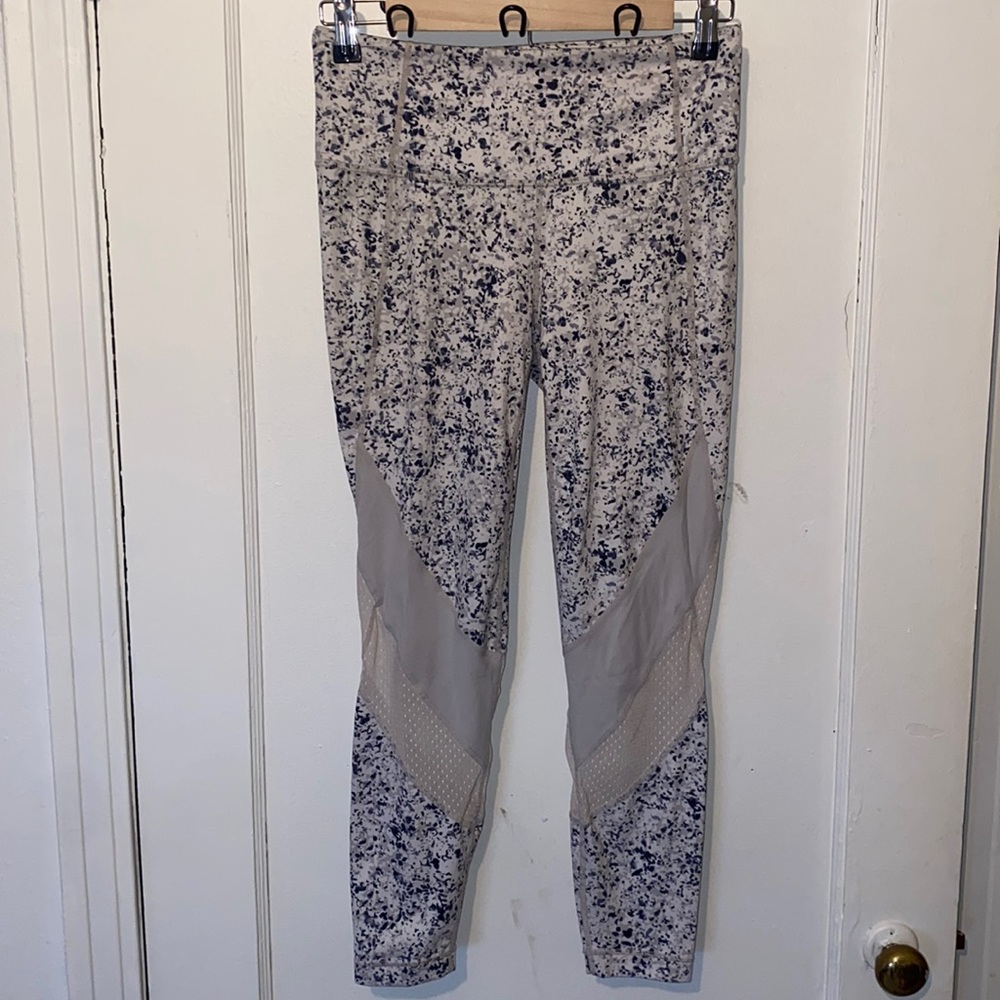 Athleta Sandstone Salutation 7/8 Tight White athletic leggings